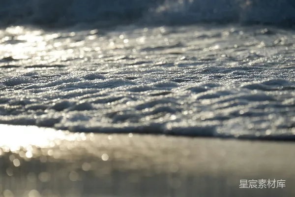 高清摄影 阳光下的海浪泡沫