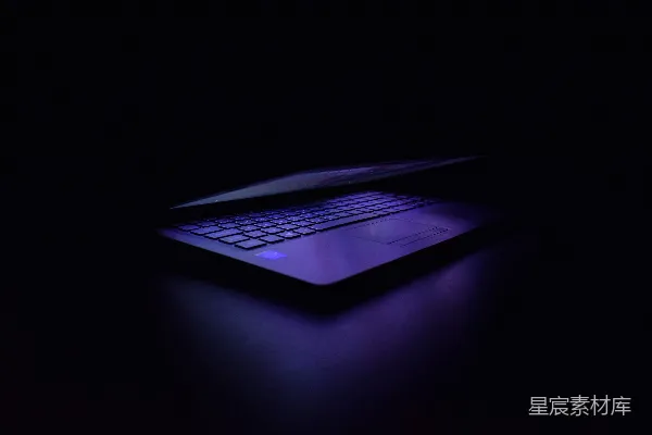 高清摄影 暗夜中的笔记本电脑