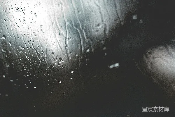 高清摄影 雨后玻璃上的水滴