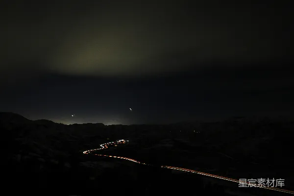 高清摄影 夜幕下的蜿蜒山路