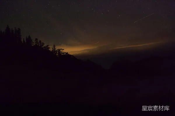 高清摄影 夜空下的山林