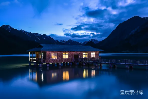 高清摄影 湖畔木屋夜景