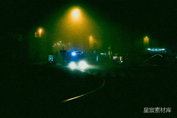 高清摄影 雾夜中的警车