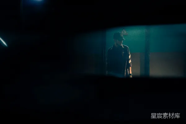 高清摄影 夜色中的孤独身影