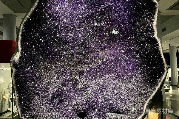 高清摄影 巨大紫水晶矿石
