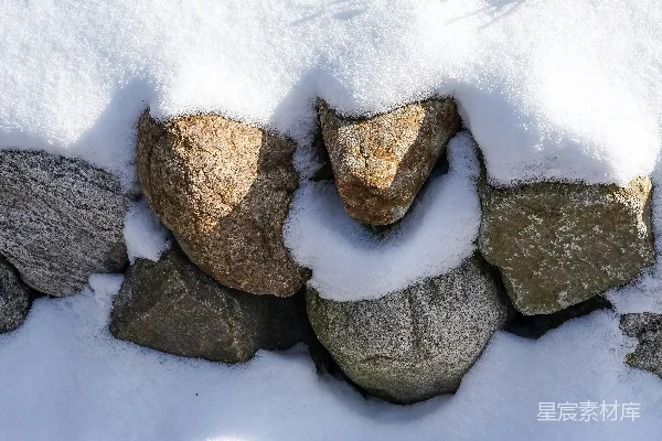 高清摄影 雪中石堆