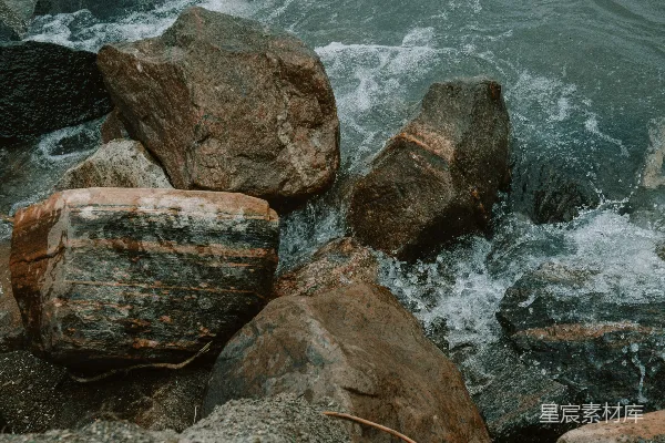 高清摄影 岩石与流水的自然韵律