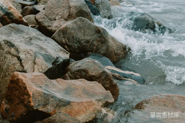 高清摄影 岩石海岸的波浪
