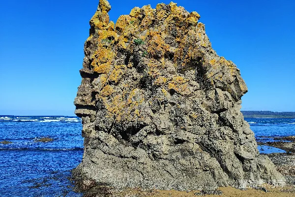 高清摄影 海岸边的岩石奇观