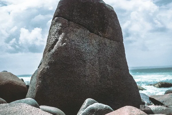 高清摄影 海边的岩石与天空