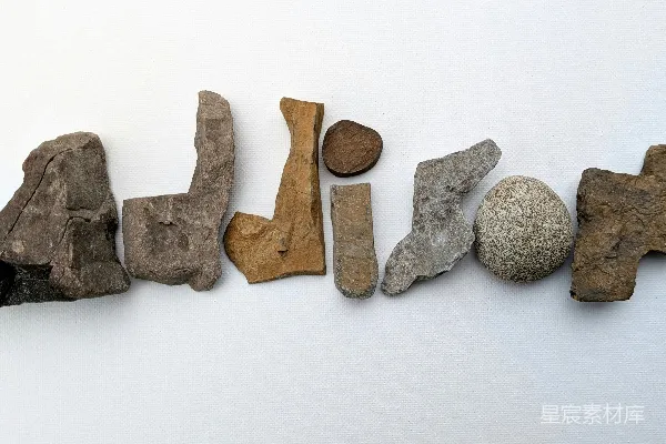 高清摄影 石头字母拼出的名字