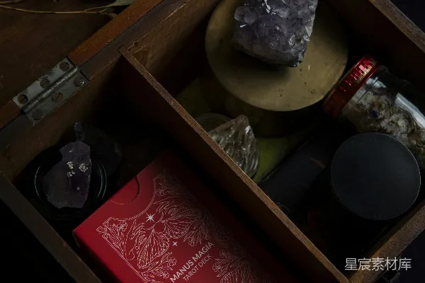高清摄影 神秘的占卜工具箱