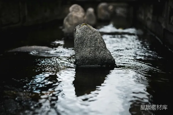 高清摄影 静谧的水边石景