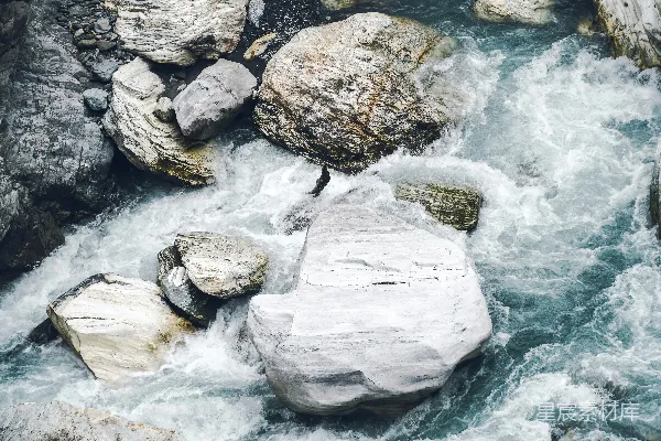 高清摄影 湍急的河流与岩石