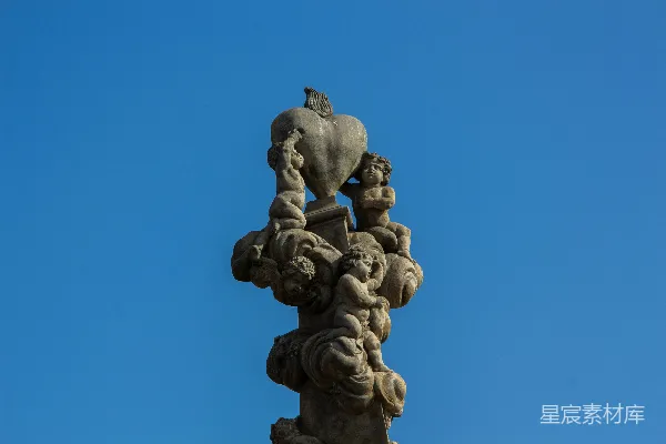 高清摄影 天使与心形雕像