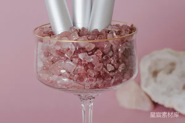 高清摄影 粉色水晶与银管的优雅组合