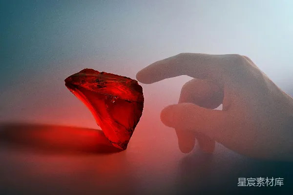 高清摄影 手握红色宝石