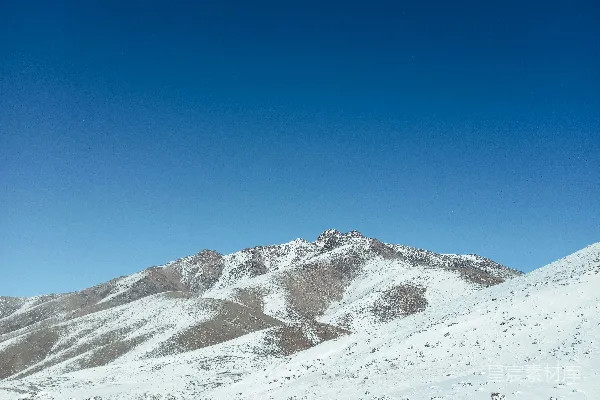 高清摄影 雪山蓝天下的宁静