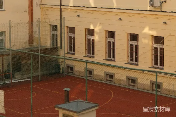 高清摄影 学校运动场的早晨