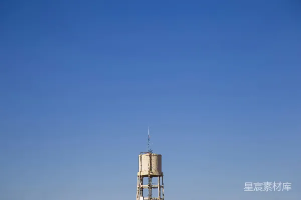 高清摄影 蓝天下的水塔