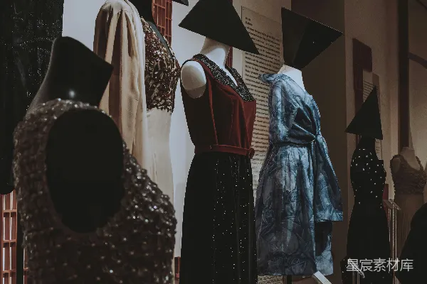 高清摄影 博物馆内的艺术服装展览