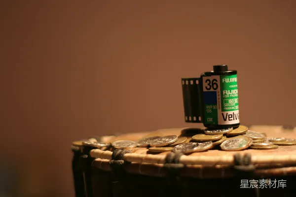 高清摄影 复古胶卷与硬币的静物