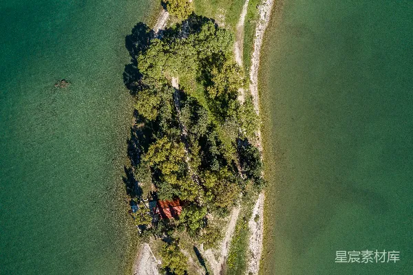 高清摄影 海岸边的小岛俯瞰图
