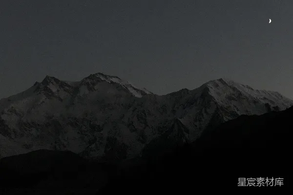 高清摄影 月光下的雪山