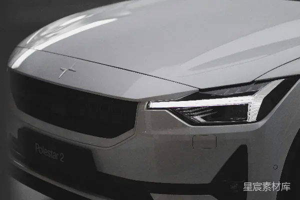 高清摄影 Polestar 2的前灯特写