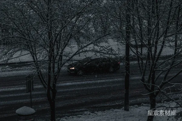 高清摄影 雪夜中的静谧街道