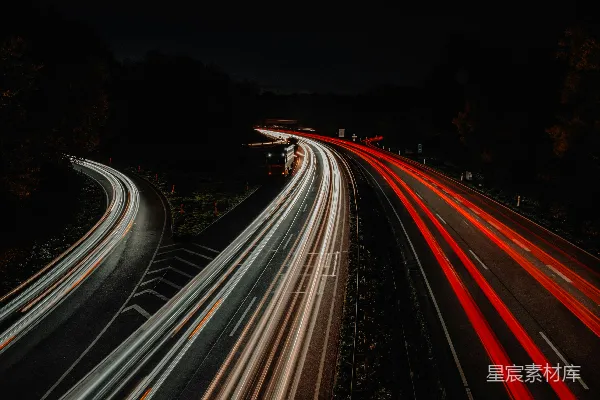 高清摄影 夜间高速公路上的车流轨迹