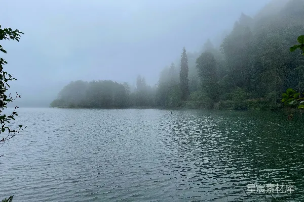 高清摄影 雾中湖景
