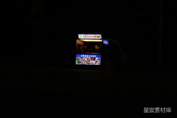 高清摄影 夜色中亮起的美食小摊