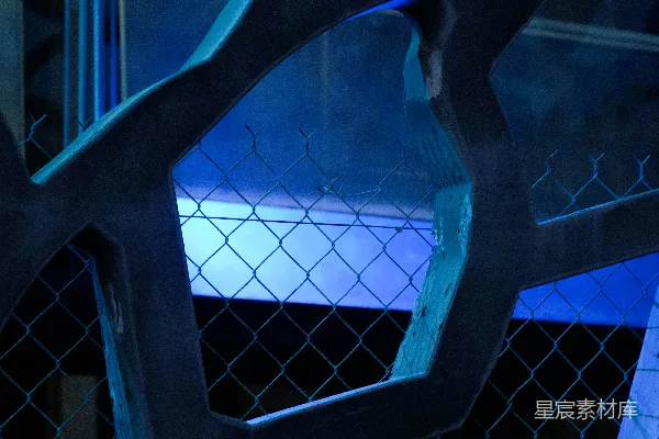 高清摄影 蓝色光影中的工业齿轮