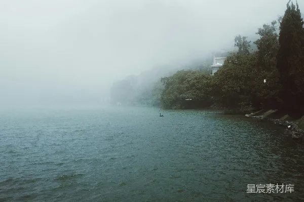 高清摄影 雾蒙蒙的湖畔