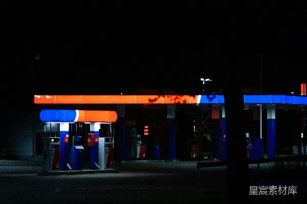 高清摄影 夜幕下的加油站