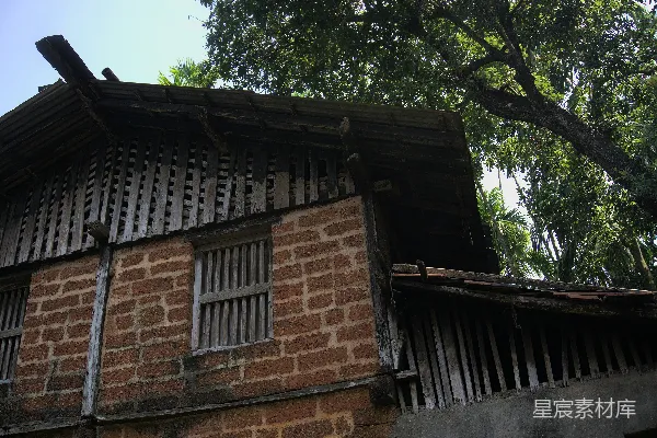高清摄影 古朴砖木结构的乡村小屋
