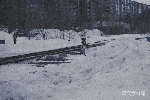 高清摄影 冬日雪景中的铁轨
