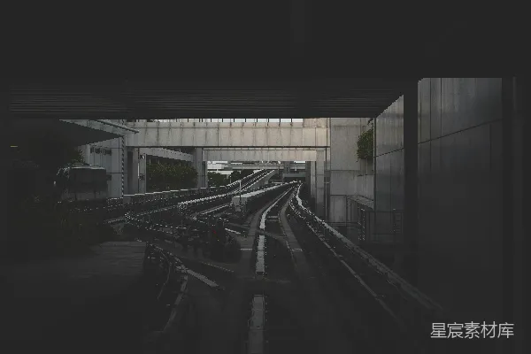 高清摄影 地下轨道的静谧时光