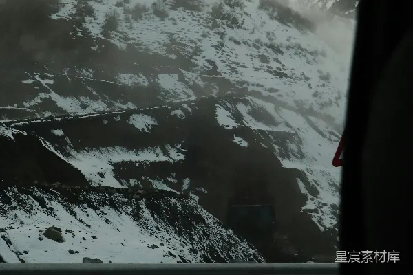高清摄影 雪后山景车窗视角