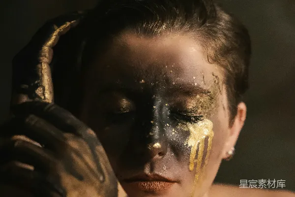 高清摄影 金色泪滴的神秘女性