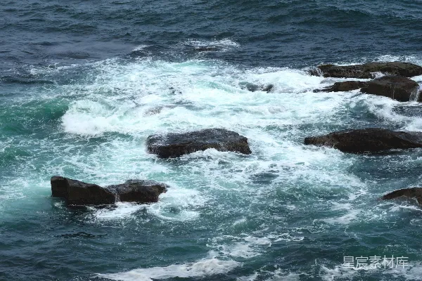 高清摄影 海浪拍打岩石
