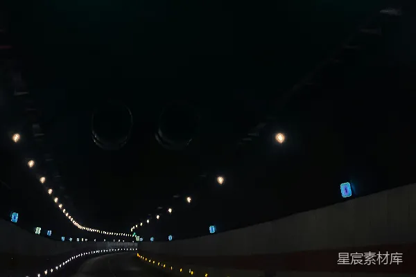 高清摄影 隧道绿灯指引