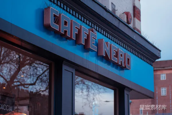 高清摄影 Caffè Nero咖啡店的夜晚