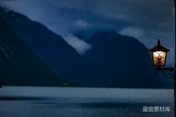 高清摄影 夜幕下的湖畔灯影