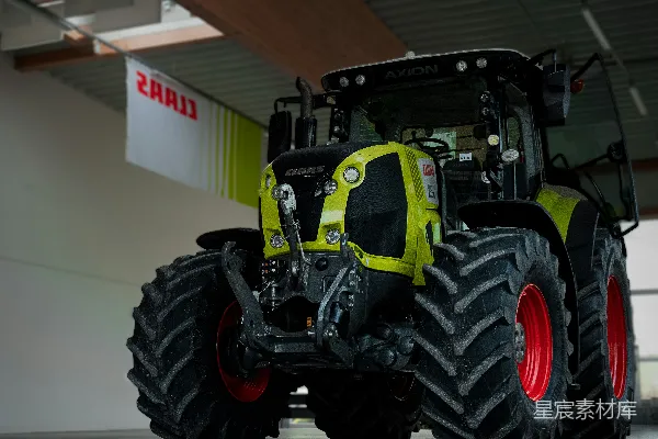 高清摄影 CLAAS AXION拖拉机展示