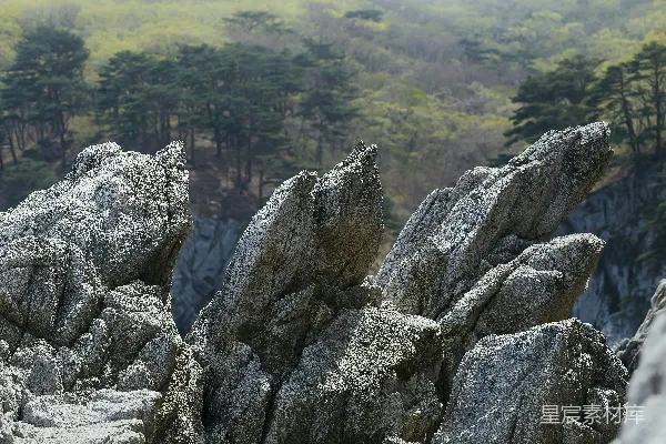 高清摄影 奇峰叠翠，自然之美的山岩群
