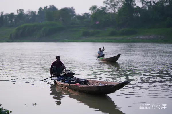 高清摄影 河上的渔民