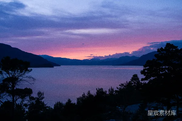 高清摄影 日落时分的宁静湖景