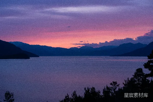 高清摄影 日落时分的宁静湖景